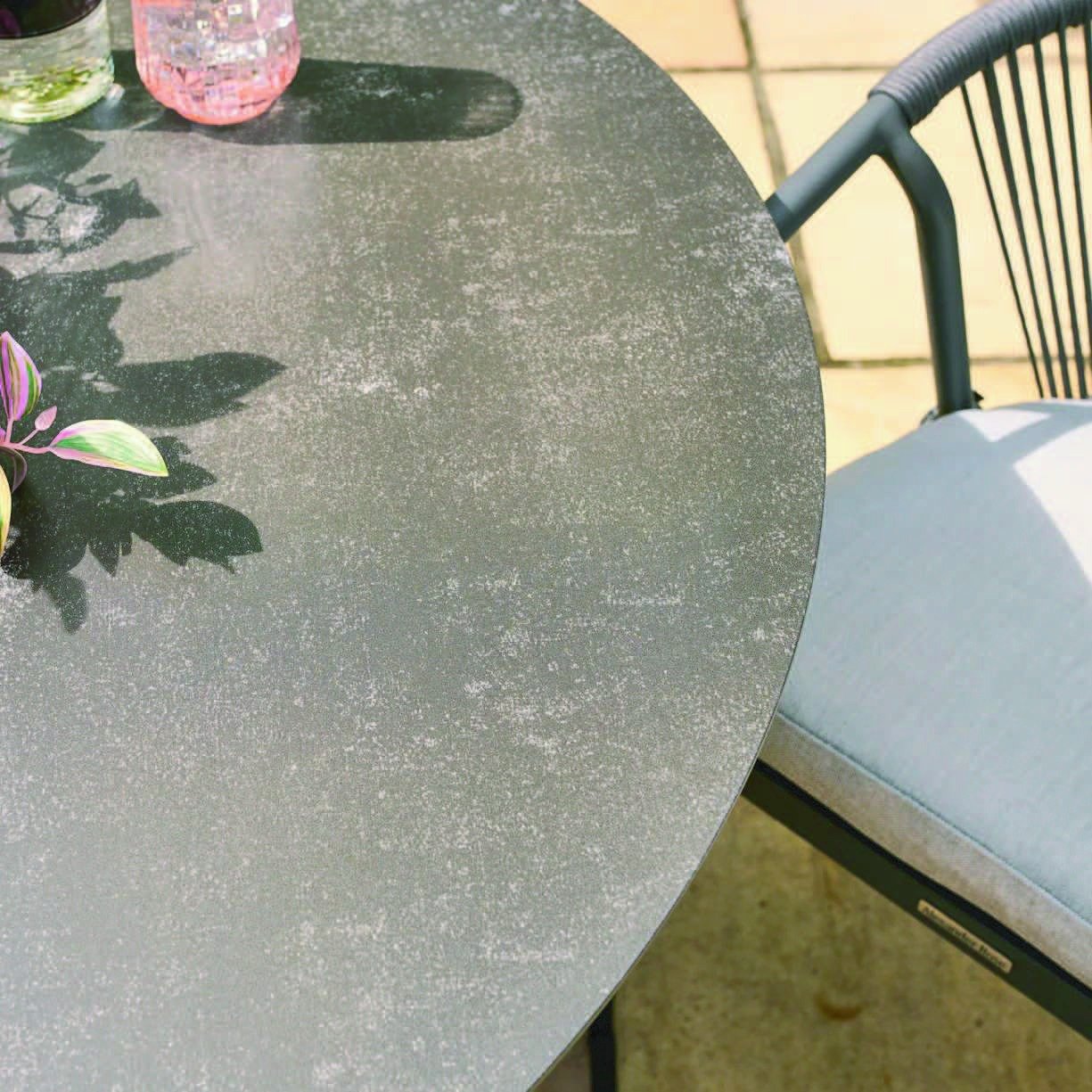 Dining table x1