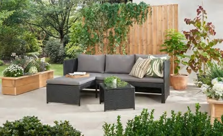 How to Choose Outdoor Furniture for Hotels, Restaurants and Resorts