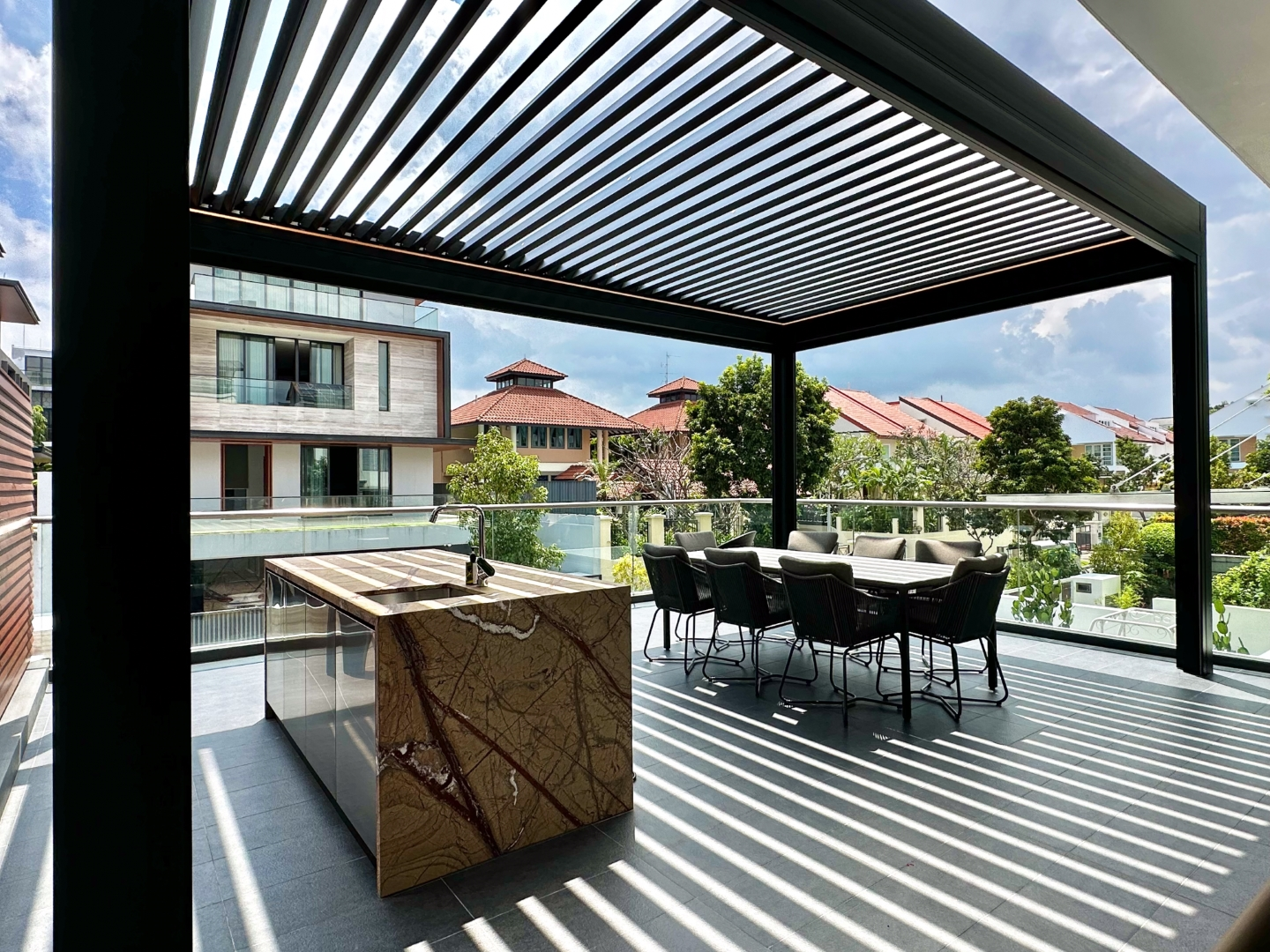 Louvered aluminium pergola with outdoor kitchen